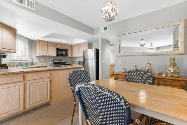 Detail Gallery Image 7 of 39 For 621 N Pacific St #204,  Oceanside,  CA 92054 - 2 Beds | 2 Baths
