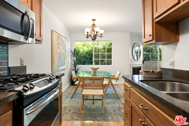 14727 Magnolia Boulevard, 112 photo 8