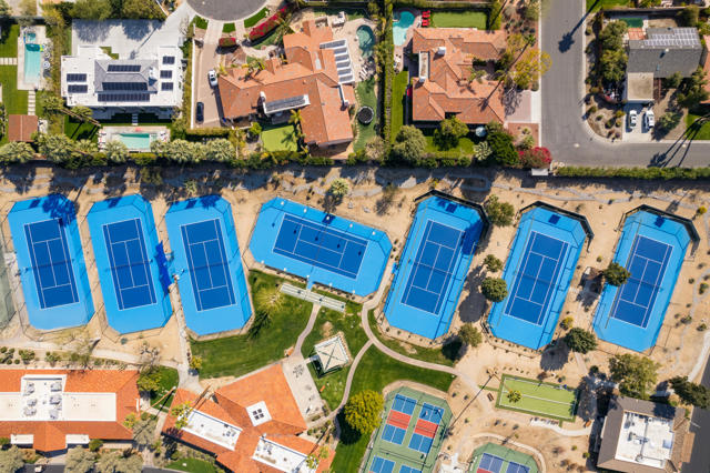 9 Wake Forest Court, Rancho Mirage CA: https://media.crmls.org/mediaz/98220bdb-26fa-49d3-9366-f57f93b6c179.jpg