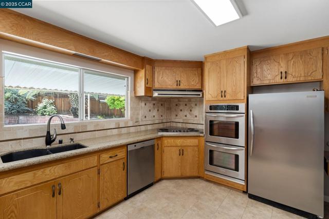 3710 Northridge Dr, Concord CA: https://media.crmls.org/mediaz/9822a604-cc48-458c-ad07-4c71f3d18a10.jpg