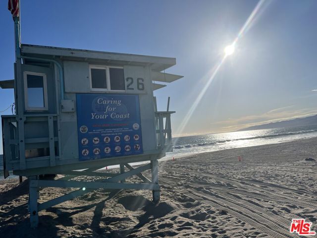 428 Hill Street, Santa Monica CA: https://media.crmls.org/mediaz/98237c46-6f3f-434c-b1f8-aa242697886a.jpg