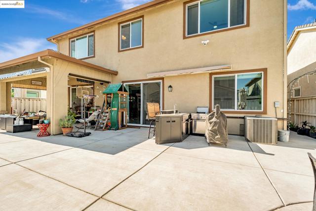 2281 Garden Farms Ave, Lathrop CA: https://media.crmls.org/mediaz/98238ea6-c785-4eea-a938-0d77de60ec38.jpg