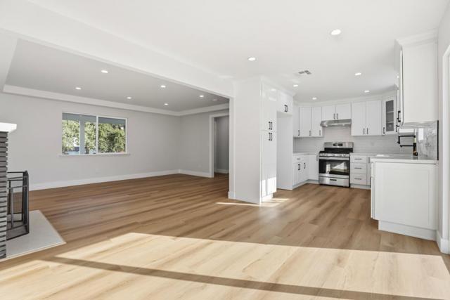 1361 Hillcrest Road, Hollister CA: https://media.crmls.org/mediaz/9823b10b-fc94-4c78-bc01-867f317164bd.jpg