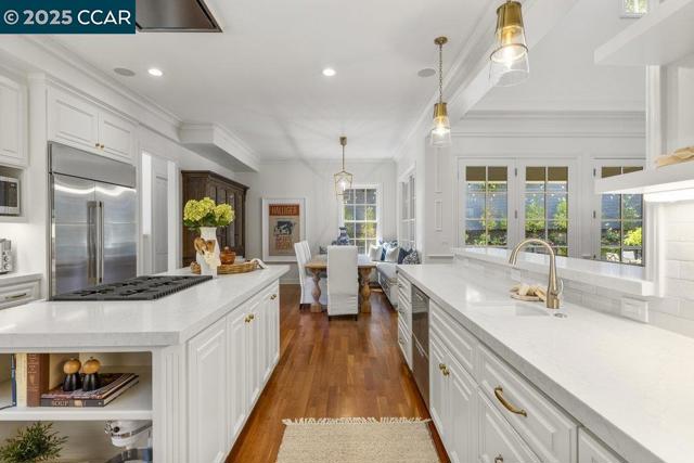 1826 Alameda Diablo, Diablo CA: https://media.crmls.org/mediaz/9823d0c5-00dd-4028-be25-6a22eed7a28f.jpg