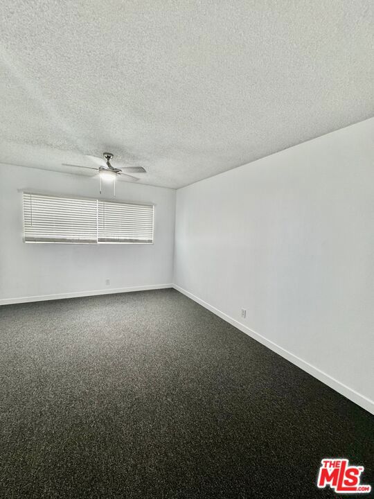 4115 W Century Boulevard, Inglewood CA: https://media.crmls.org/mediaz/9823ef21-6cb7-44df-b5ad-dc6af3c50639.jpg