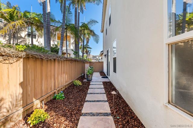 10616 Gingerwood Cove, San Diego CA: https://media.crmls.org/mediaz/9824bf36-ddee-4778-99d5-91321d2d3ced.jpg