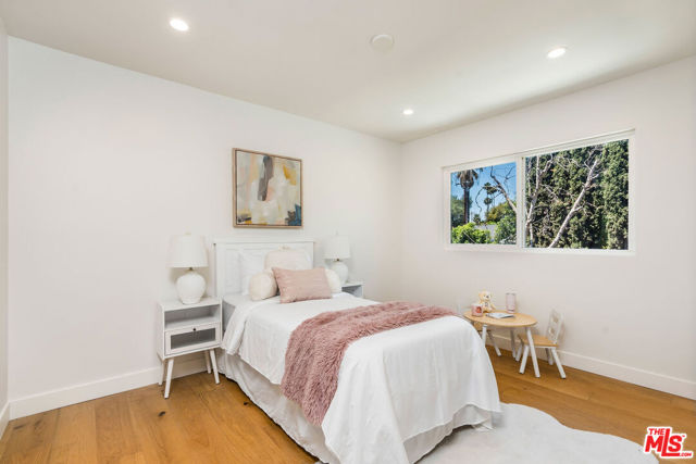 22357 Welby Way, Woodland Hills CA: https://media.crmls.org/mediaz/9824ee79-2a14-462d-bf4a-ffcd934ddb47.jpg
