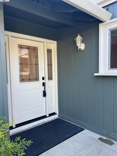 1976 Saint George Rd, Danville CA: https://media.crmls.org/mediaz/982586e3-4013-4891-b6d1-8d48ea970764.jpg