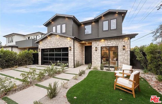 4453 Gentry Avenue, Valley Village CA: https://media.crmls.org/mediaz/98258820-1e06-4024-9672-60eaa9ffb786.jpg