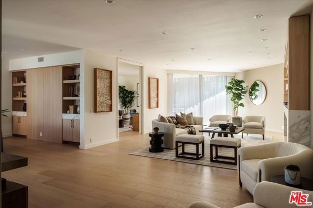 300 N Swall Drive, Beverly Hills CA: https://media.crmls.org/mediaz/9825bca5-91ce-4165-bf31-614068e0660f.jpg