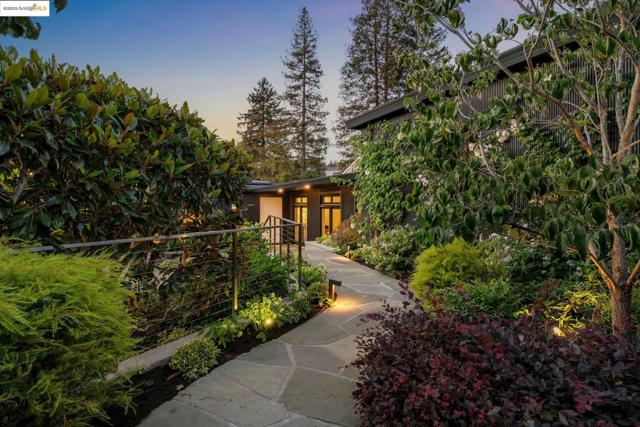 7 Requa Place, Piedmont CA: https://media.crmls.org/mediaz/9825bf61-f14a-42bb-a4fc-cb4205a0d46e.jpg