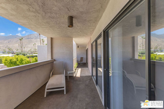 2696 S Sierra Madre, Palm Springs CA: https://media.crmls.org/mediaz/9825d873-397c-47b1-81ab-95aff8991d4b.jpg