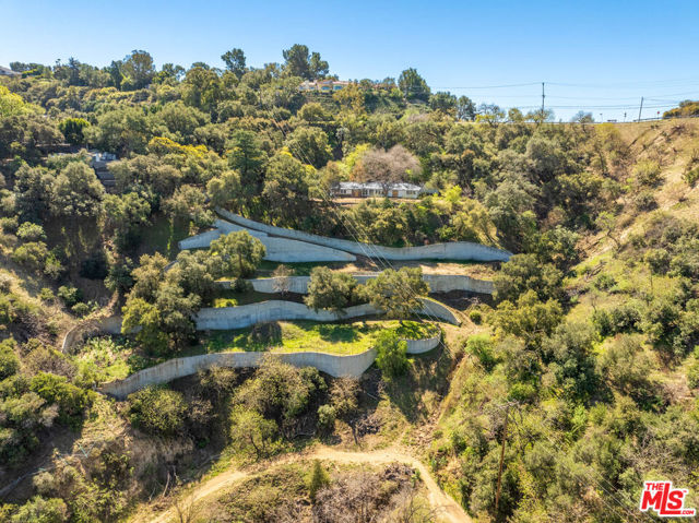 13511 Mulholland Drive,  CA: https://media.crmls.org/mediaz/982603bd-922d-4c21-9222-58171d248cdf.jpg