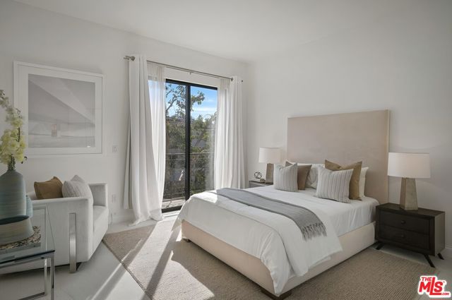 16000 W Sunset Boulevard, Pacific Palisades CA: https://media.crmls.org/mediaz/98265d8b-8aa6-4b59-87f1-ab18db815479.jpg