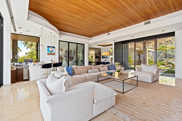 15 Buena Vista Court, Rancho Mirage CA: https://media.crmls.org/mediaz/9826b680-a758-45bc-9d14-c93f15f6d1f2.jpg