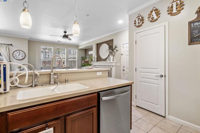 161 W Luna Loca Ln, Mountain House CA: https://media.crmls.org/mediaz/98273b78-877d-488a-bbe6-51e0a6e4c971.jpg