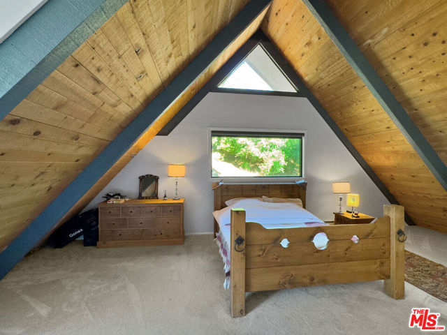 22012 Topanga School Road, Topanga CA: https://media.crmls.org/mediaz/98275489-75b8-4090-8ddb-d65bdc229152.jpg