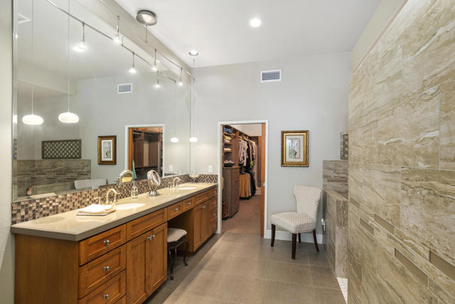 187 Kavenish Drive, Rancho Mirage CA: https://media.crmls.org/mediaz/98275920-144b-44c6-adf4-8ba5638fbcc2.jpg