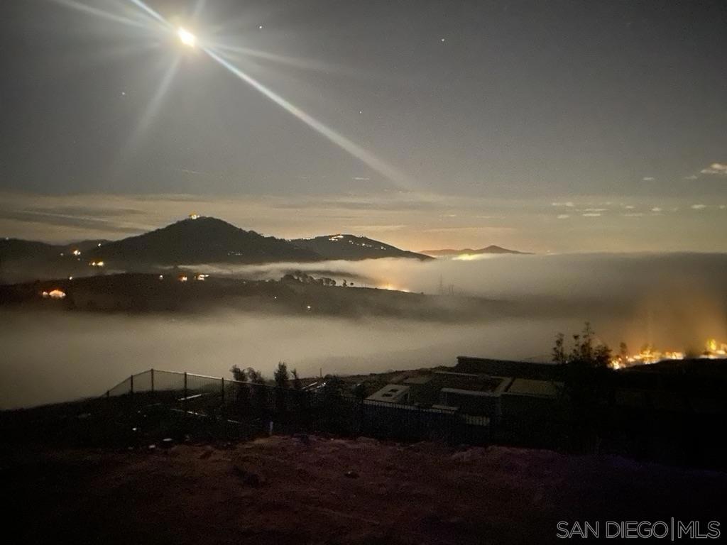 https://media.crmls.org/mediaz/98278404-91f1-4be5-9367-352f76e05a76.jpg?preset=X-Large