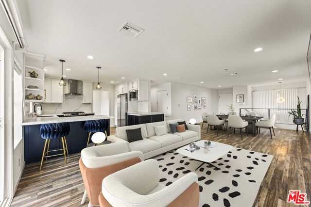 11621 Sunshine Terrace, Studio City CA: https://media.crmls.org/mediaz/98279d18-62ae-4634-96f0-d4c3b32c71f9.jpg