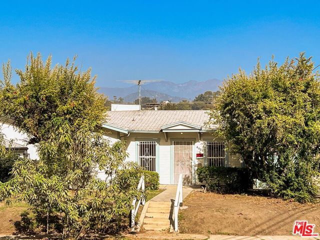 4006 Somers Avenue, Los Angeles CA: https://media.crmls.org/mediaz/98284cf7-9951-465e-8c8b-ace203dda321.jpg