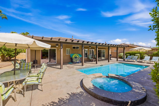 895 Ventana, Palm Springs, CA 92262