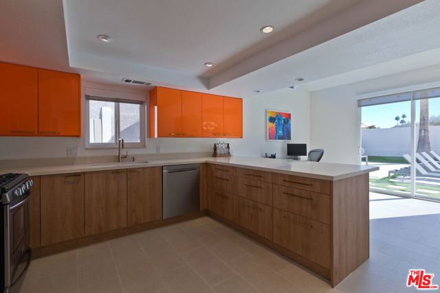 3545 Ridgeview Circle, Palm Springs CA: https://media.crmls.org/mediaz/9828ad8c-9b25-46b9-b0cc-a2376820c0c2.jpg