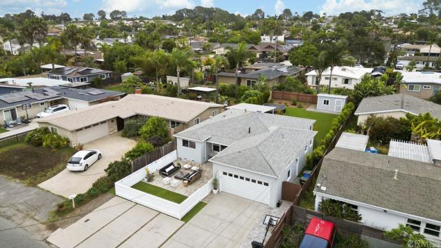 1105 Evergreen Drive, Encinitas CA: https://media.crmls.org/mediaz/9828b745-9928-4a65-9948-e9c14d7fd383.jpg