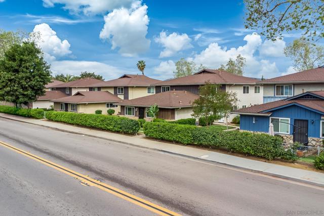 12126 Lemon Crest Dr, Lakeside CA: https://media.crmls.org/mediaz/9828f015-7abb-4f88-a306-1fa507c44b2b.jpg