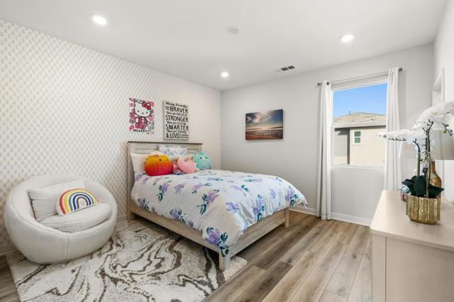 202 Keeper, Irvine CA: https://media.crmls.org/mediaz/9829f010-c552-4aa2-94dd-f8f8cb3d8752.jpg