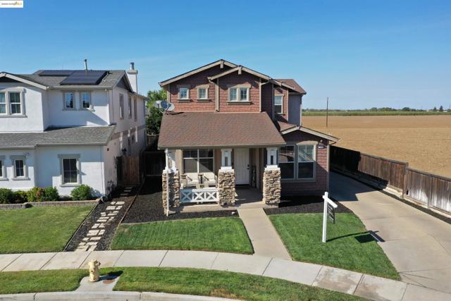877 Boone Dr, Brentwood CA: https://media.crmls.org/mediaz/982a1416-1de3-4ae8-8140-7a5fd90be554.jpg