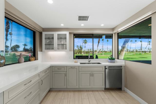 33 Medina Way, Rancho Mirage CA: https://media.crmls.org/mediaz/982a333a-a2ec-4872-8af5-2938791a319b.jpg