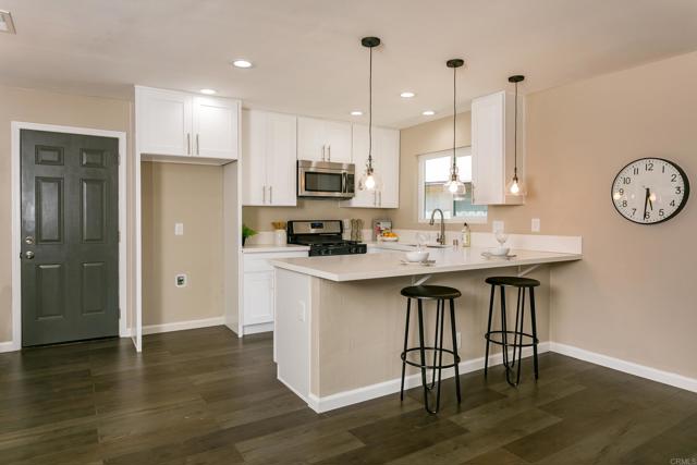 Detail Gallery Image 5 of 25 For 5116 Leon Street, Oceanside,  CA 92057 - 4 Beds | 2 Baths