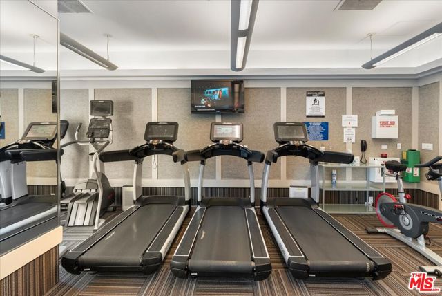 10490 Wilshire Boulevard, Los Angeles CA: https://media.crmls.org/mediaz/982b0d74-a5d7-4be1-896a-66e9e5967cd5.jpg