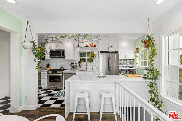 2321 Lake View Avenue, Los Angeles CA: https://media.crmls.org/mediaz/982b3629-3de5-4673-b46c-20989c9d15c2.jpg