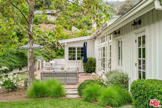 4071 Mandeville Canyon Road, Los Angeles CA: https://media.crmls.org/mediaz/982b3dcc-bee0-47b4-b7b6-10b1d3bf38e5.jpg
