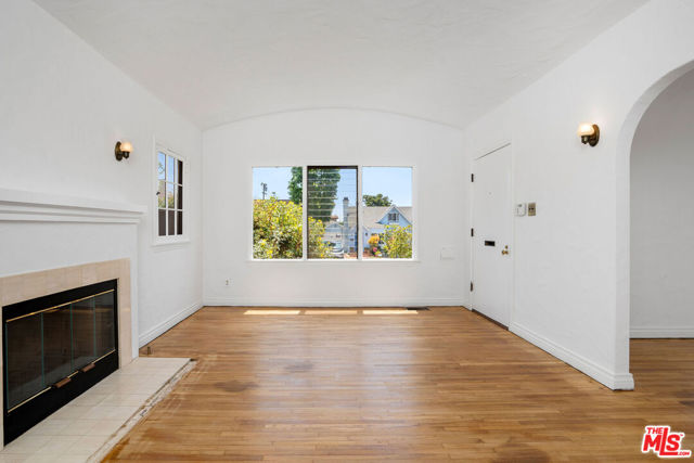 1119 Maple Street, Santa Monica CA: https://media.crmls.org/mediaz/982b56b4-27b2-4ceb-af39-4ec4165d7b97.jpg