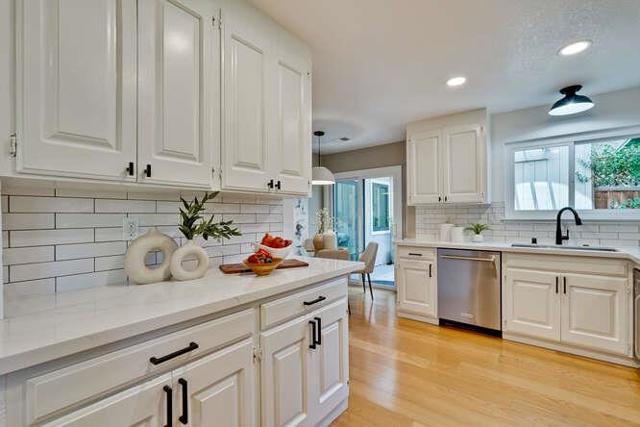 269 Bush Street, Mountain View CA: https://media.crmls.org/mediaz/982d2fc7-d418-497a-b785-ec81d35ce6fd.jpg