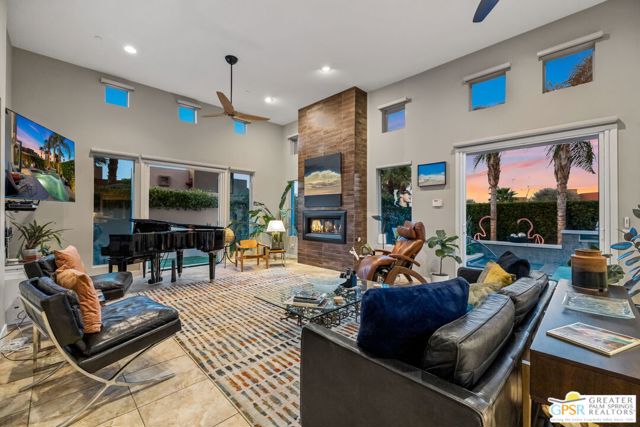 2985 Searchlight Lane, Palm Springs CA: https://media.crmls.org/mediaz/982d9319-66ba-49ab-b061-3e039fbfe0a8.jpg