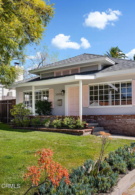 Detail Gallery Image 3 of 44 For 3600 Buena Vista Ave, Glendale,  CA 91208 - 3 Beds | 2/1 Baths