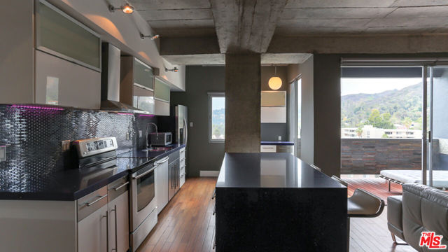 7250 Franklin Avenue, Los Angeles CA: https://media.crmls.org/mediaz/982e28bd-f805-48b1-b630-94ba8a683bda.jpg