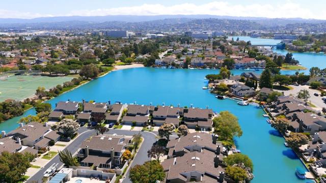 17 Spinnaker Place, Redwood City CA: https://media.crmls.org/mediaz/982e37f1-591d-419e-ae99-2e0f5e11204c.jpg