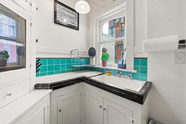 Image 21 of 27 For 950 9th Ave  