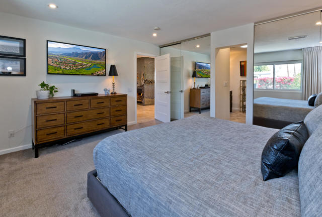 2200 E Acacia, Palm Springs CA: https://media.crmls.org/mediaz/982e7bb0-f8ef-4826-b157-4fc565e9fafd.jpg