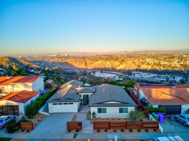5745 Soledad Mountain Road, La Jolla CA: https://media.crmls.org/mediaz/982e978f-af5d-4e95-b731-4453ebaf8346.jpg