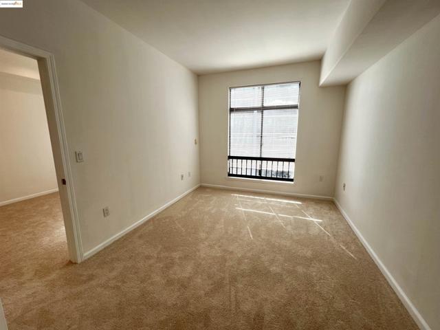 989 Franklin St, Oakland CA: https://media.crmls.org/mediaz/982ee448-2a89-4ddd-8e70-18cdead0e7d0.jpg