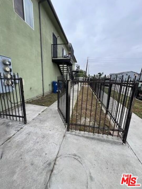 9004 S San Pedro Street, Los Angeles CA: https://media.crmls.org/mediaz/982f18c5-3611-4bc7-b492-45890df932eb.jpg