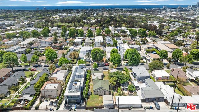 1925 19th Street, Santa Monica CA: https://media.crmls.org/mediaz/982f86e5-6793-423b-96d9-91f17ef2833c.jpg