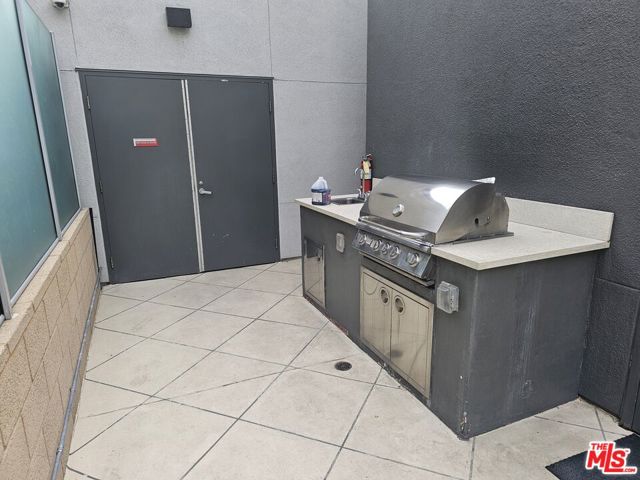 645 W 9th Street, Los Angeles CA: https://media.crmls.org/mediaz/98302f66-2f4f-4d9d-b6b8-384530ec7bca.jpg