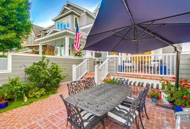 240 B Avenue, Coronado CA: https://media.crmls.org/mediaz/98304edf-fdce-48ef-a500-bb8b6a3067fd.jpg